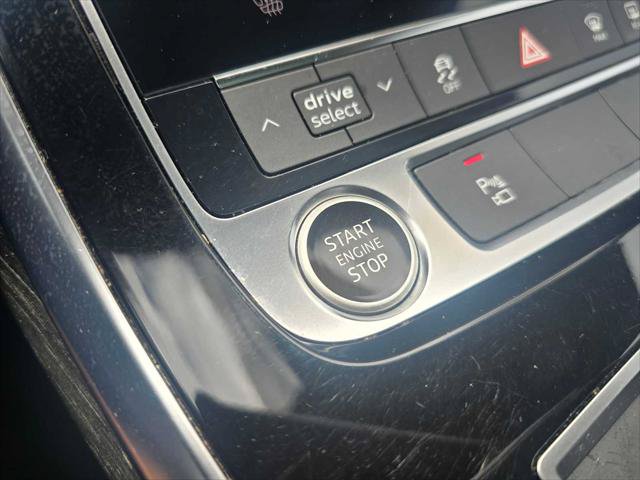 Used 2023 Audi Q7 2.0T Premium w/ Towing Package AWD/4WD image 33