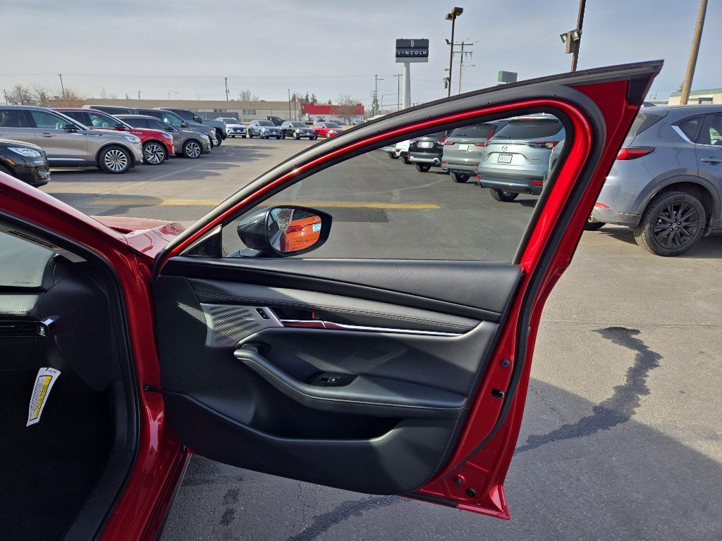 Used 2025 MAZDA MAZDA3 2.5 Turbo Sedan w/Premium Plus image 18