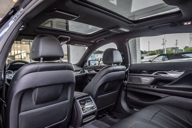 Used 2019 BMW 740i w/ M Sport Package RWD image 44