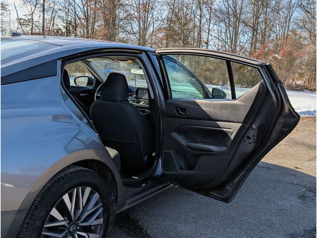 Used 2024 Nissan Altima 2.5 SV image 12