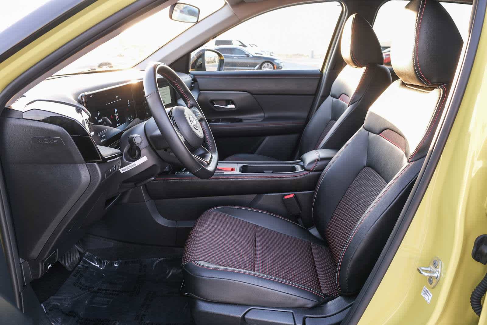 Used 2025 Nissan Kicks SR FWD image 19