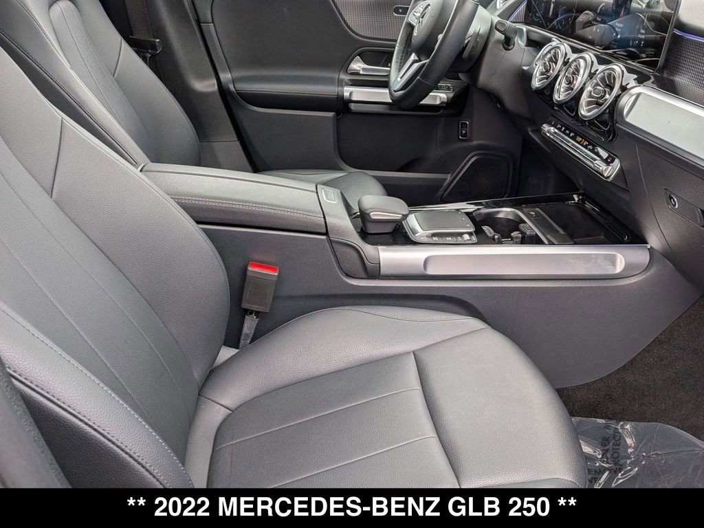 Used 2022 Mercedes-Benz GLB 250 4MATIC image 30