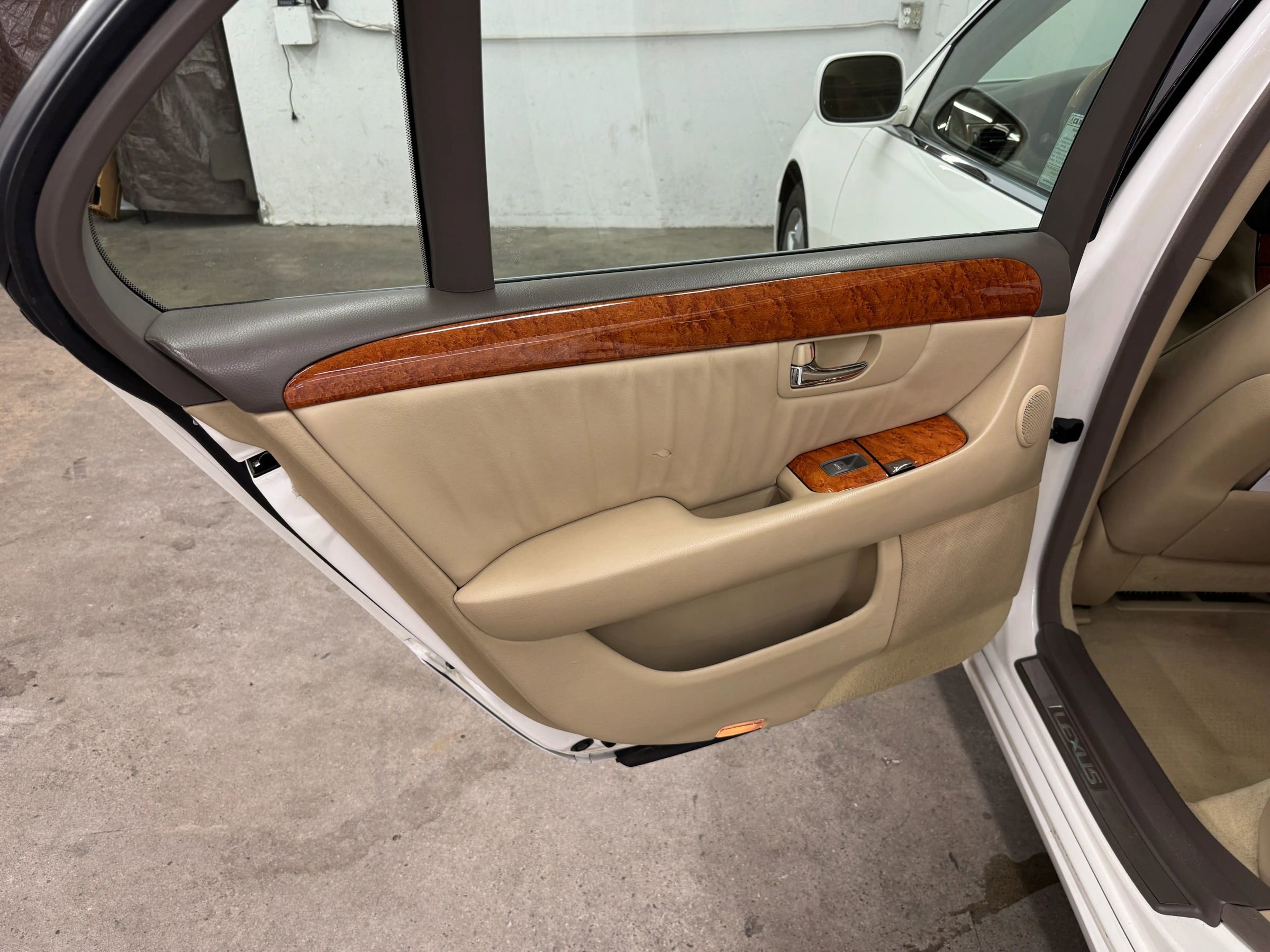 Used 2006 Lexus LS 430 RWD image 19