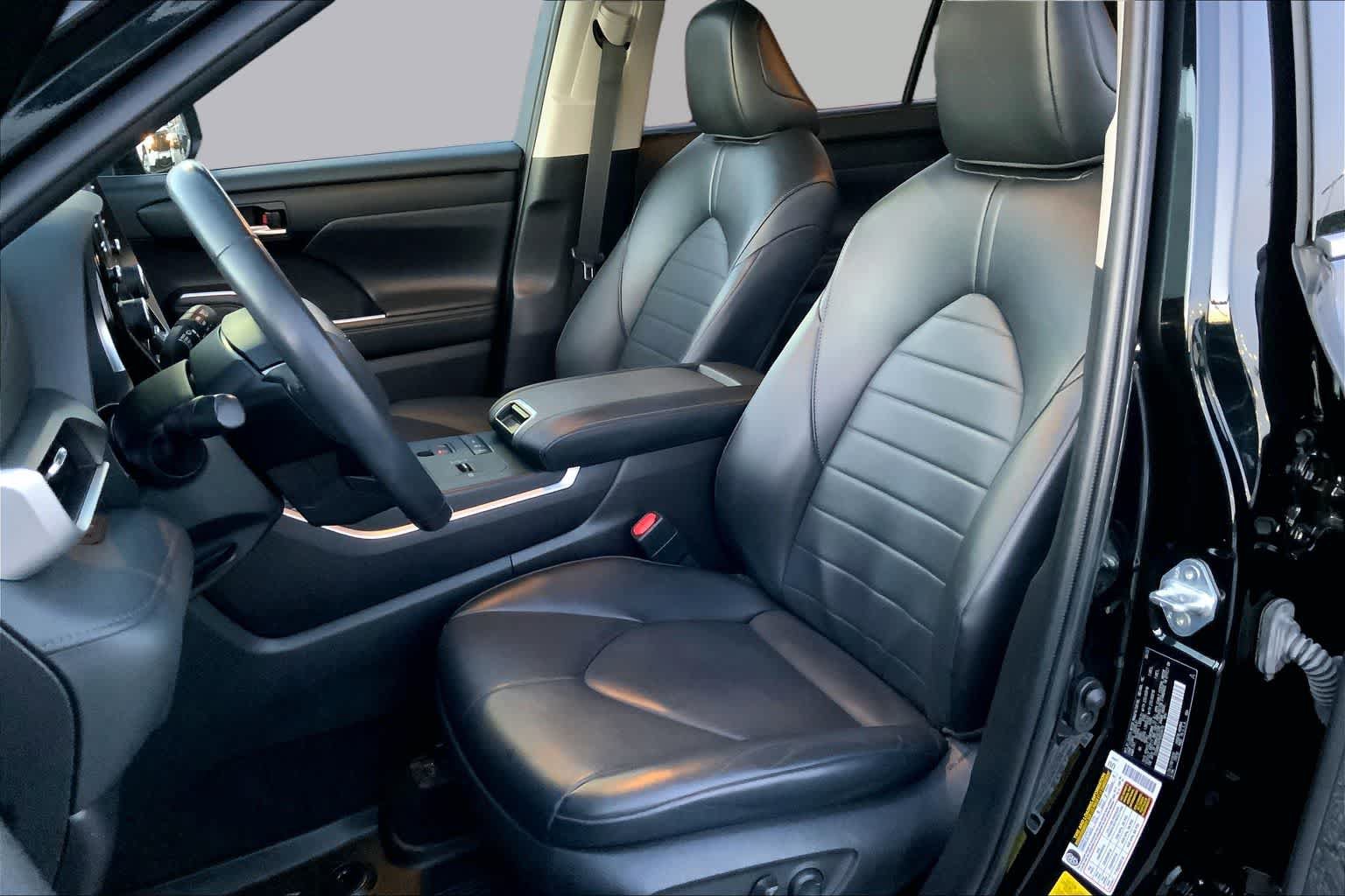 Used 2022 Toyota Highlander XLE AWD/4WD image 8