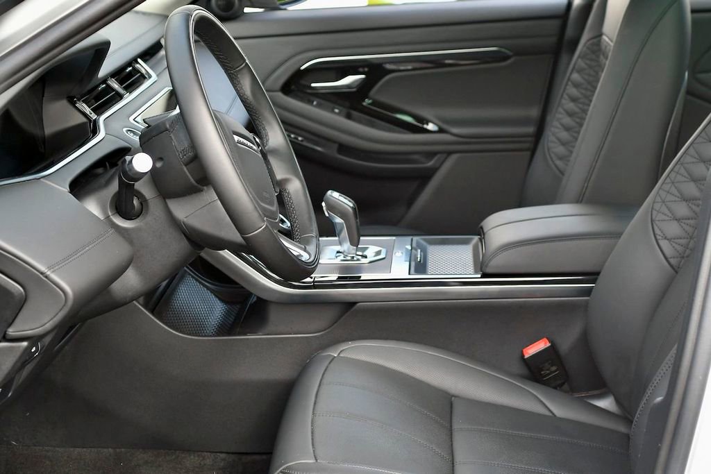 Used 2020 Land Rover Range Rover Evoque SE image 29
