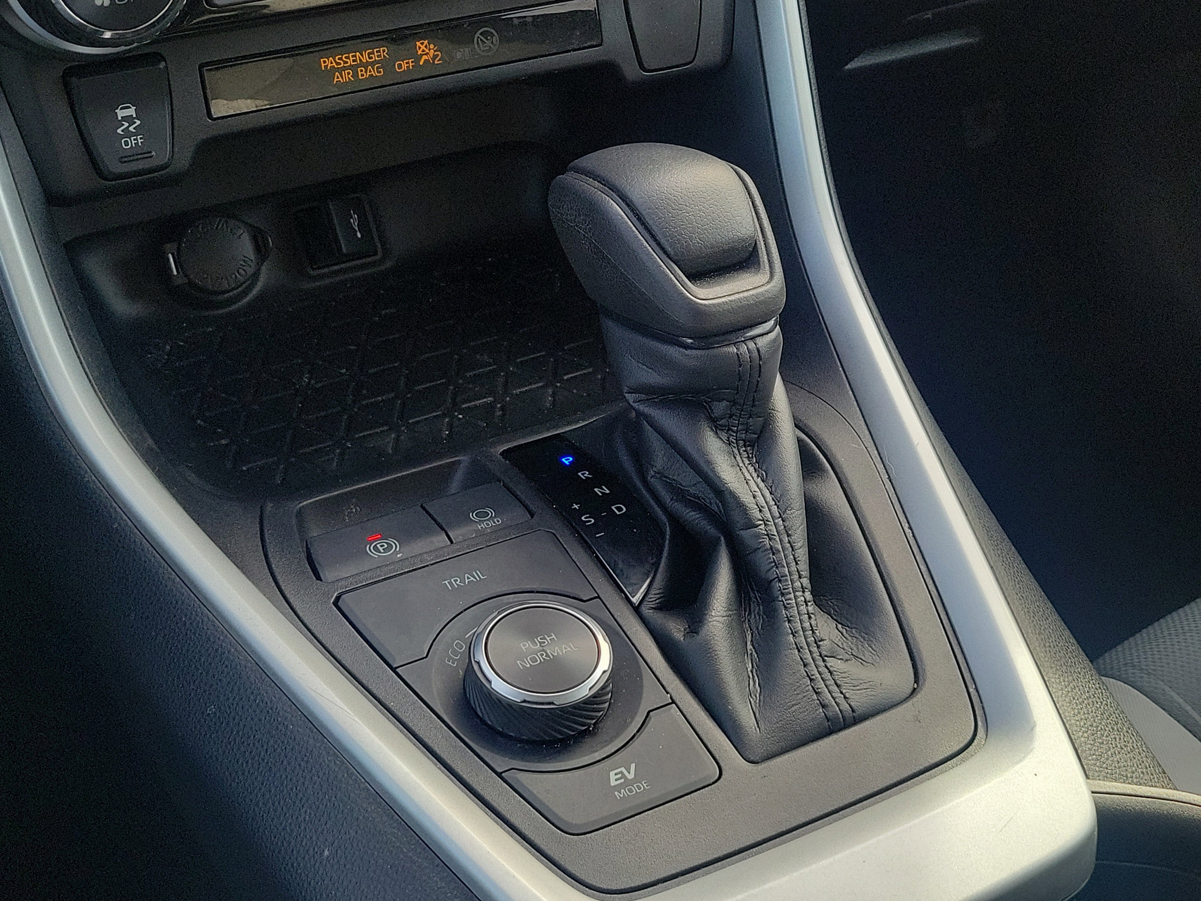 Used 2021 Toyota RAV4 XLE image 30