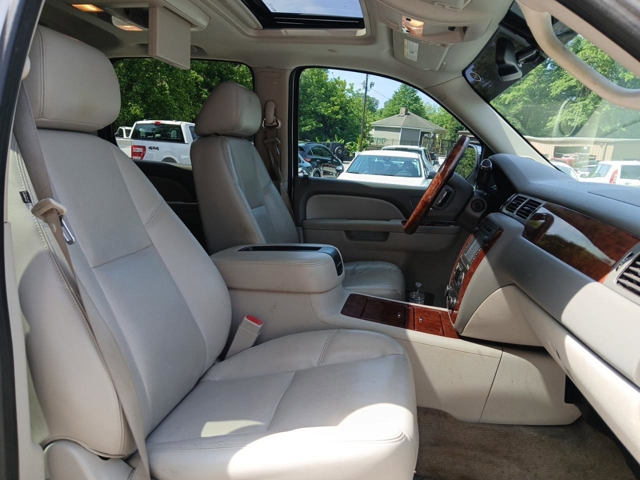 Used 2012 Chevrolet Avalanche LTZ RWD image 18