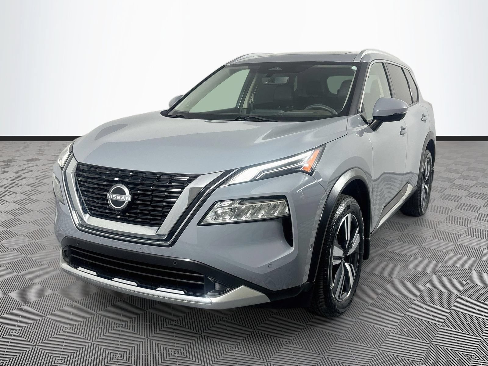 Used 2023 Nissan Rogue Platinum w/ Platinum Premium Package FWD image 3