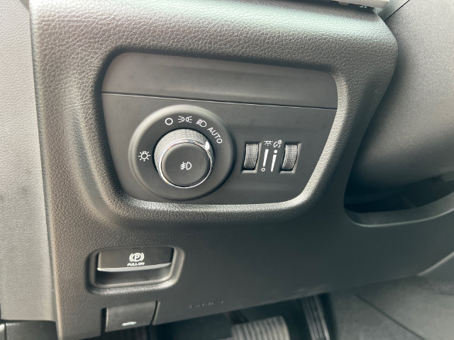 New 2026 Jeep Grand Cherokee Limited w/ Luxury Tech Group II AWD/4WD image 13