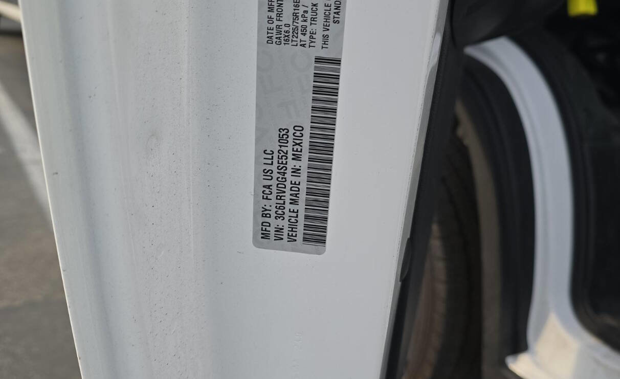 Used 2025 RAM ProMaster 2500 w/ Convenience Group image 14