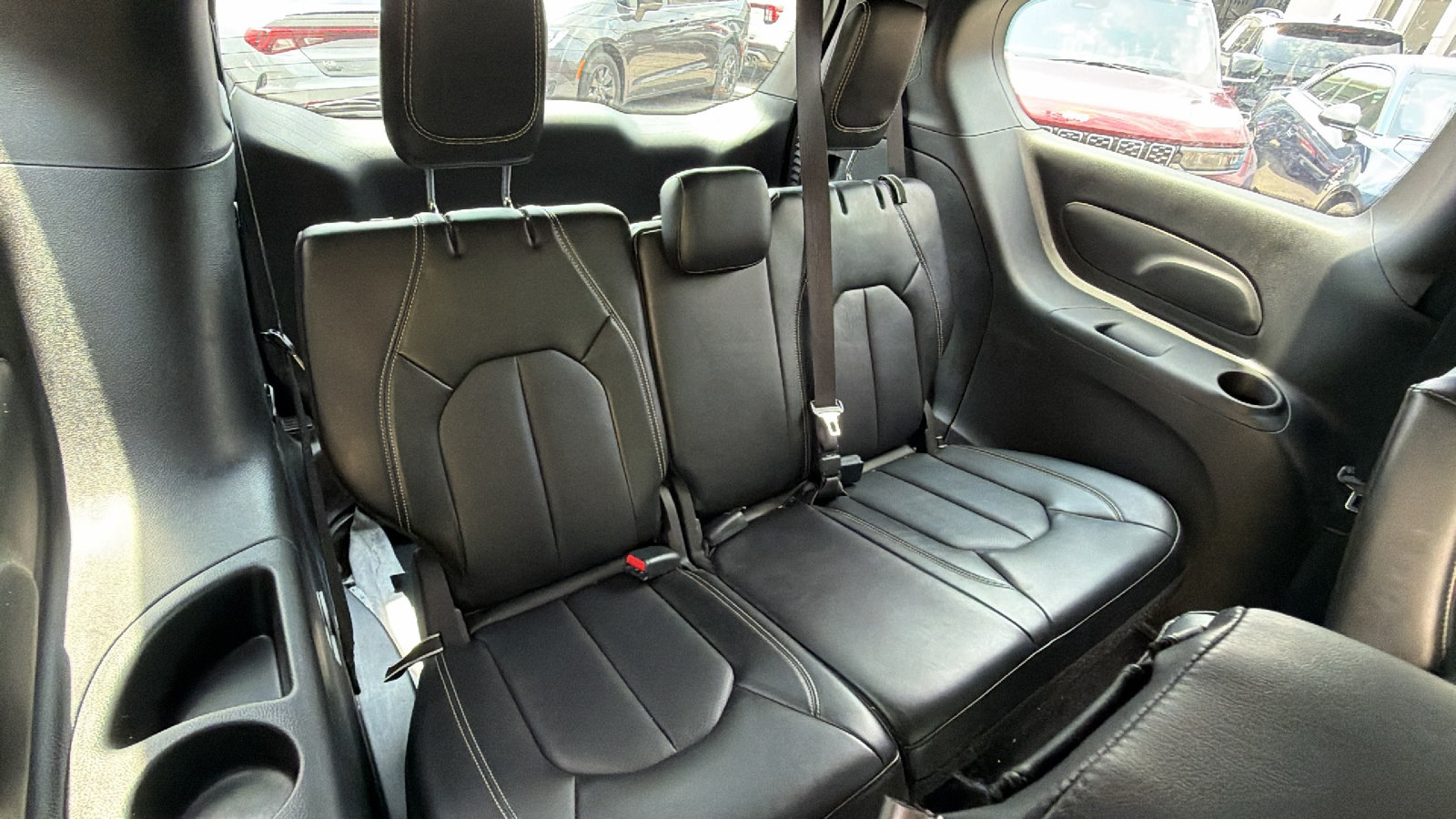 Used 2025 Chrysler Pacifica Select FWD image 21