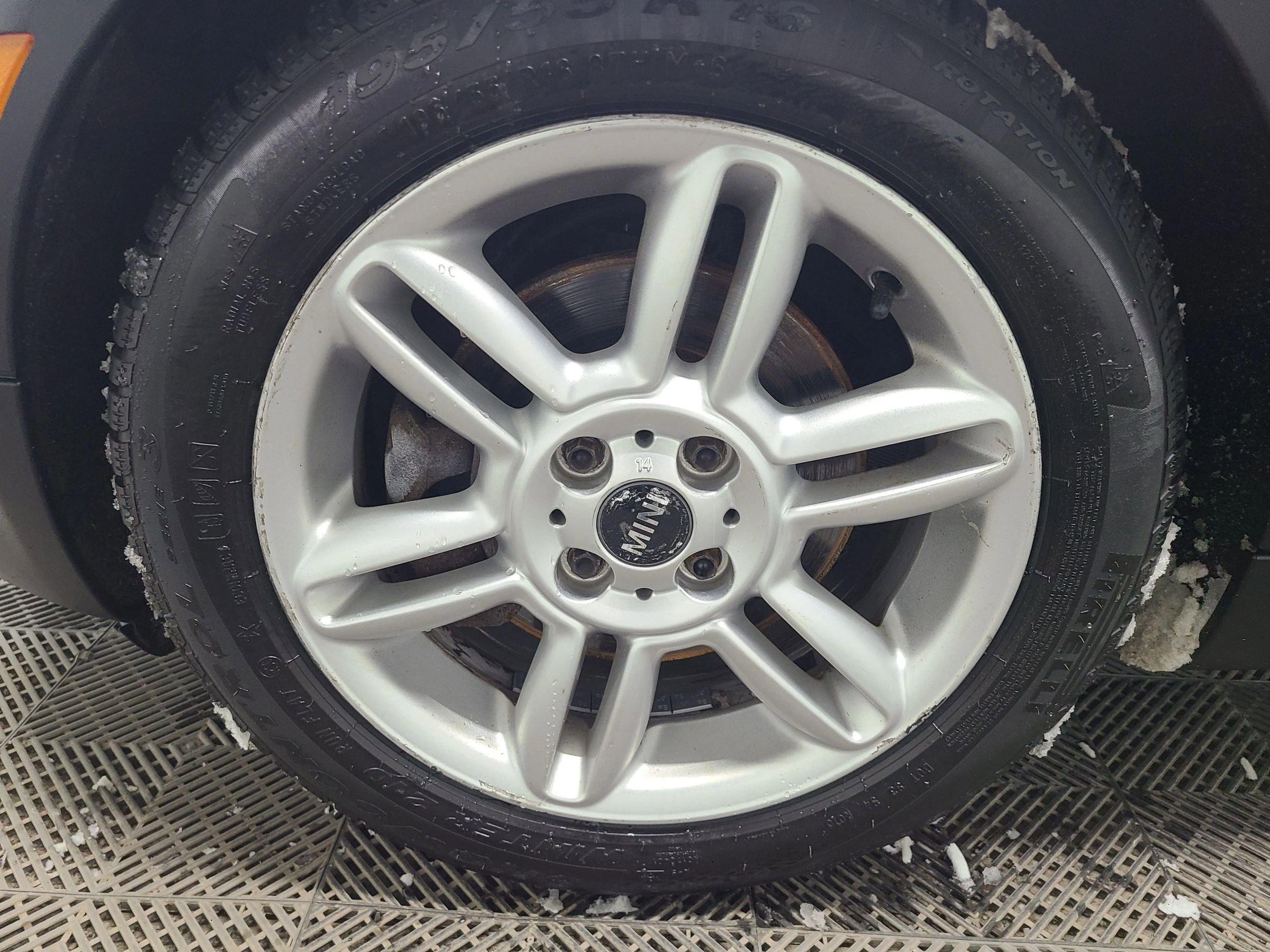 Used 2011 MINI Cooper Convertible image 18