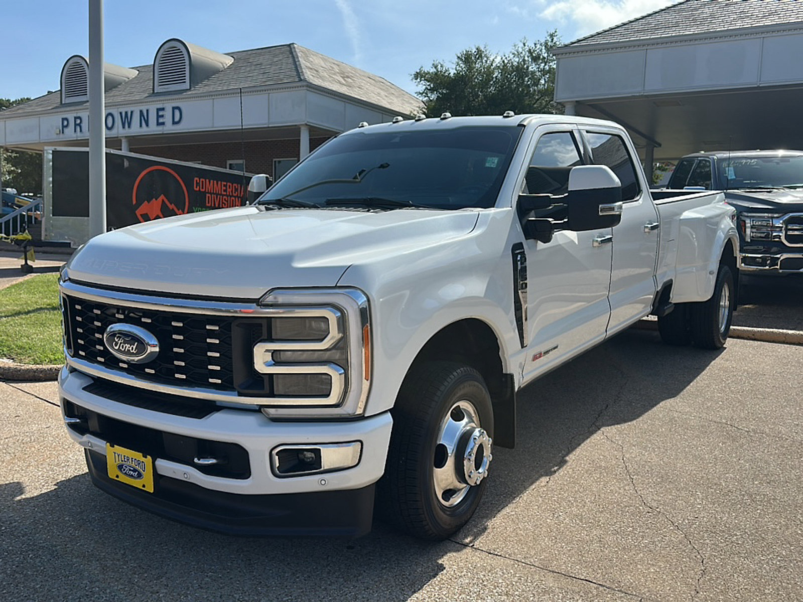 Used 2023 Ford F350 Limited w/ FX4 Off-Road Package AWD/4WD image 4
