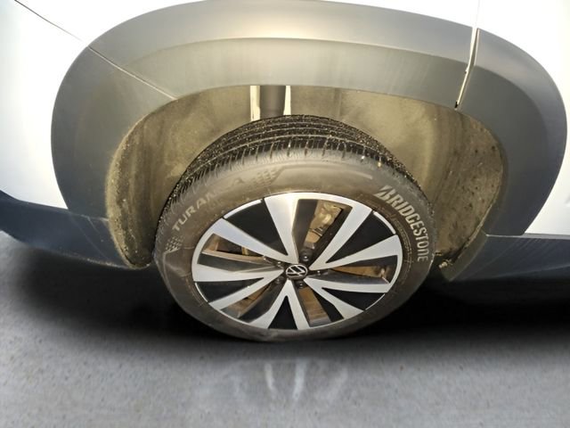 Used 2024 Volkswagen Taos SE image 12