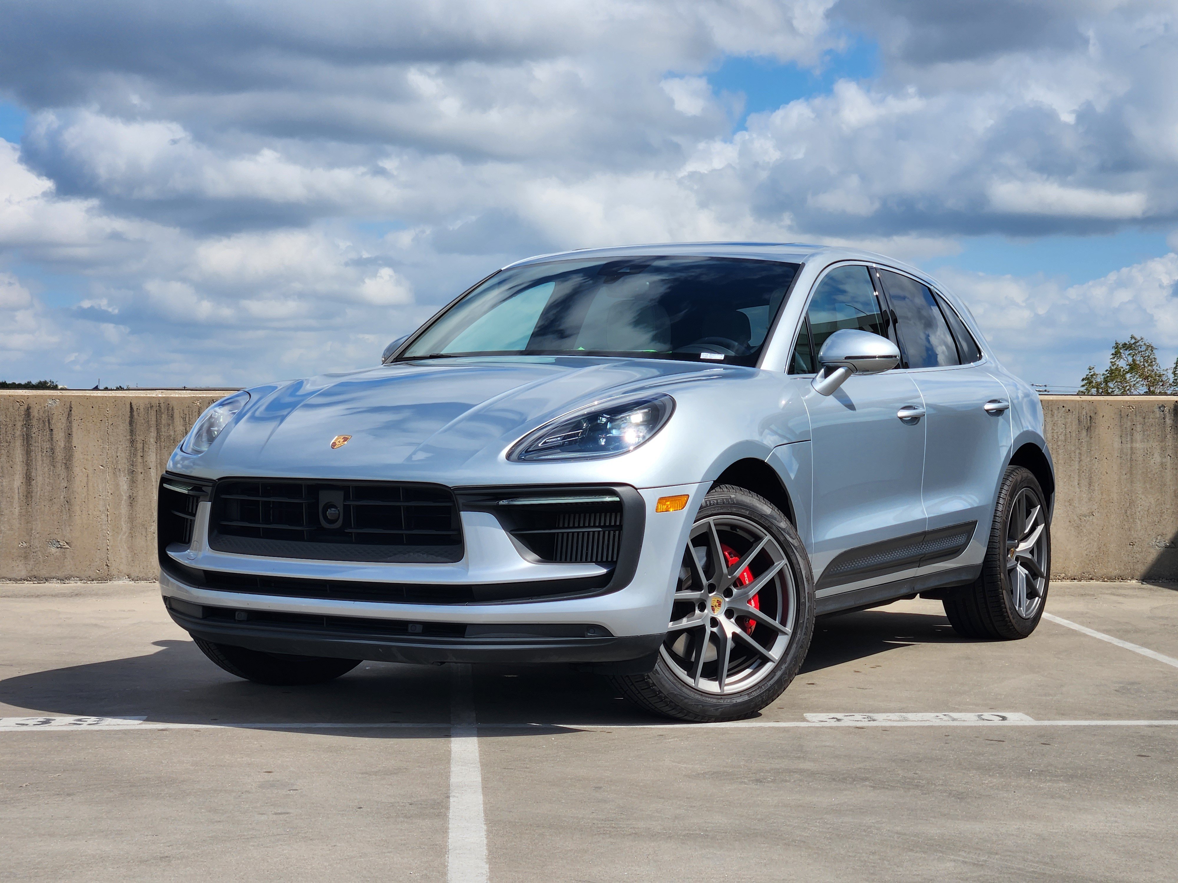 Certified 2023 Porsche Macan S AWD/4WD image 1