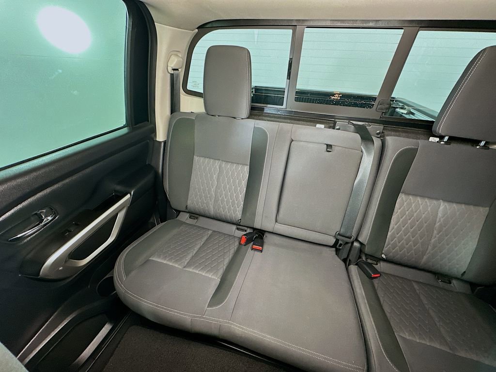 Used 2021 Nissan Titan SV w/ SV Convenience Package AWD/4WD image 12