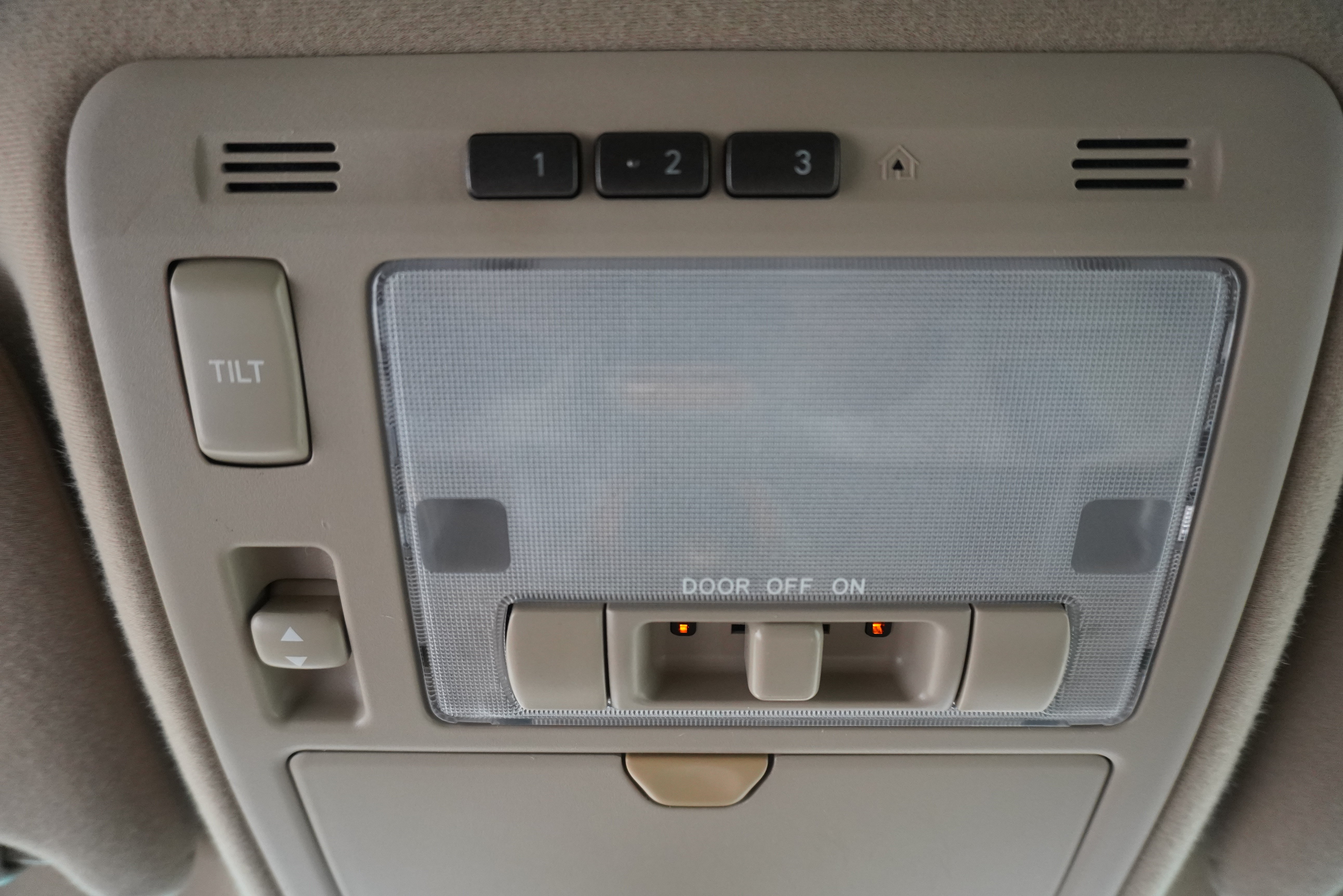Used 2005 Lexus RX 330 w/ Premium Pkg FWD image 19