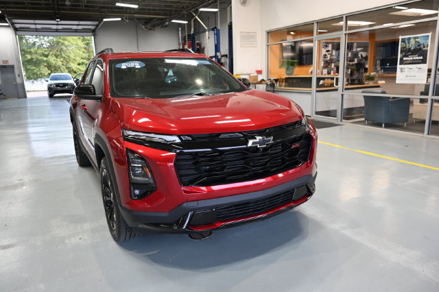 Certified 2025 Chevrolet Equinox RS w/ Safety and Technology Package AWD/4WD image 3
