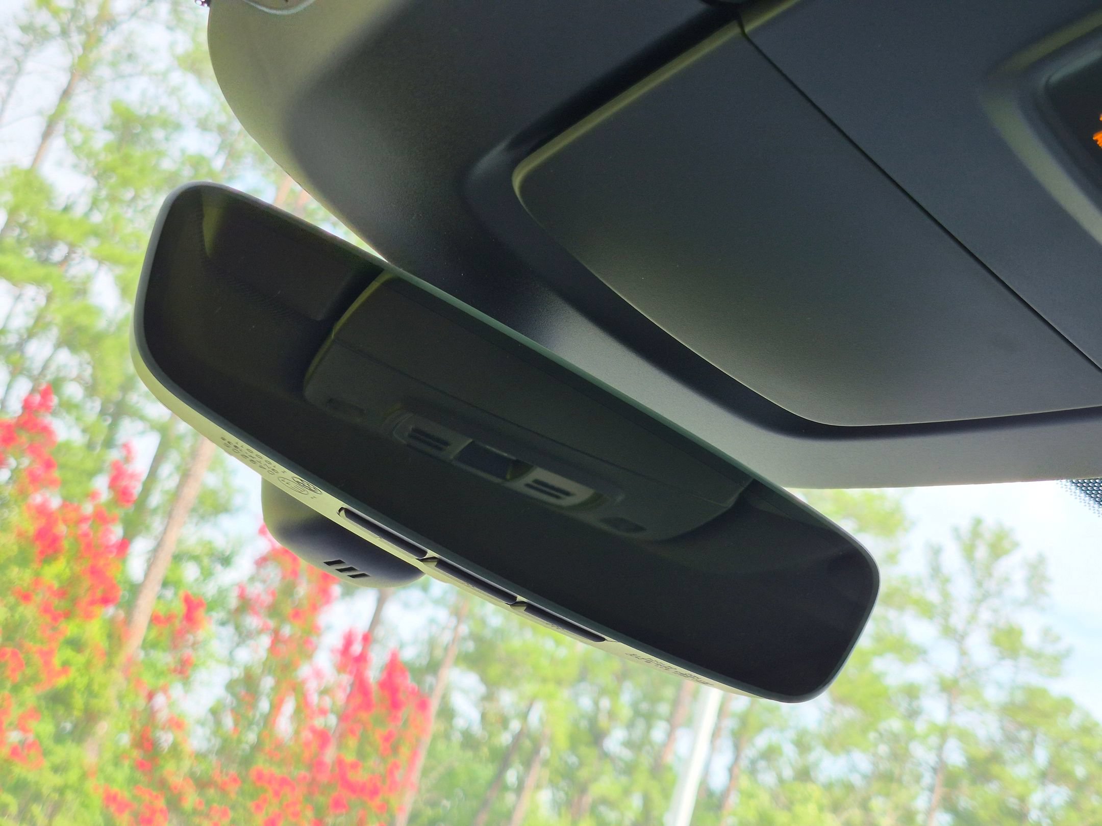 Certified 2025 Porsche Macan Electric RWD image 19