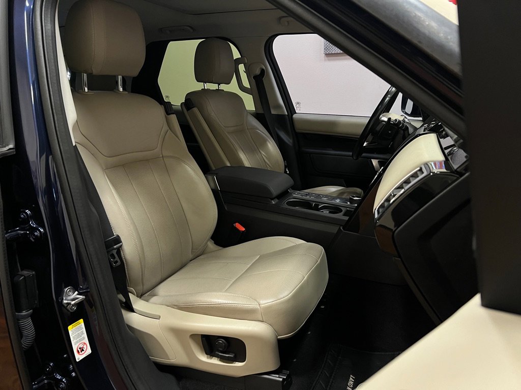 Used 2018 Land Rover Discovery SE image 37