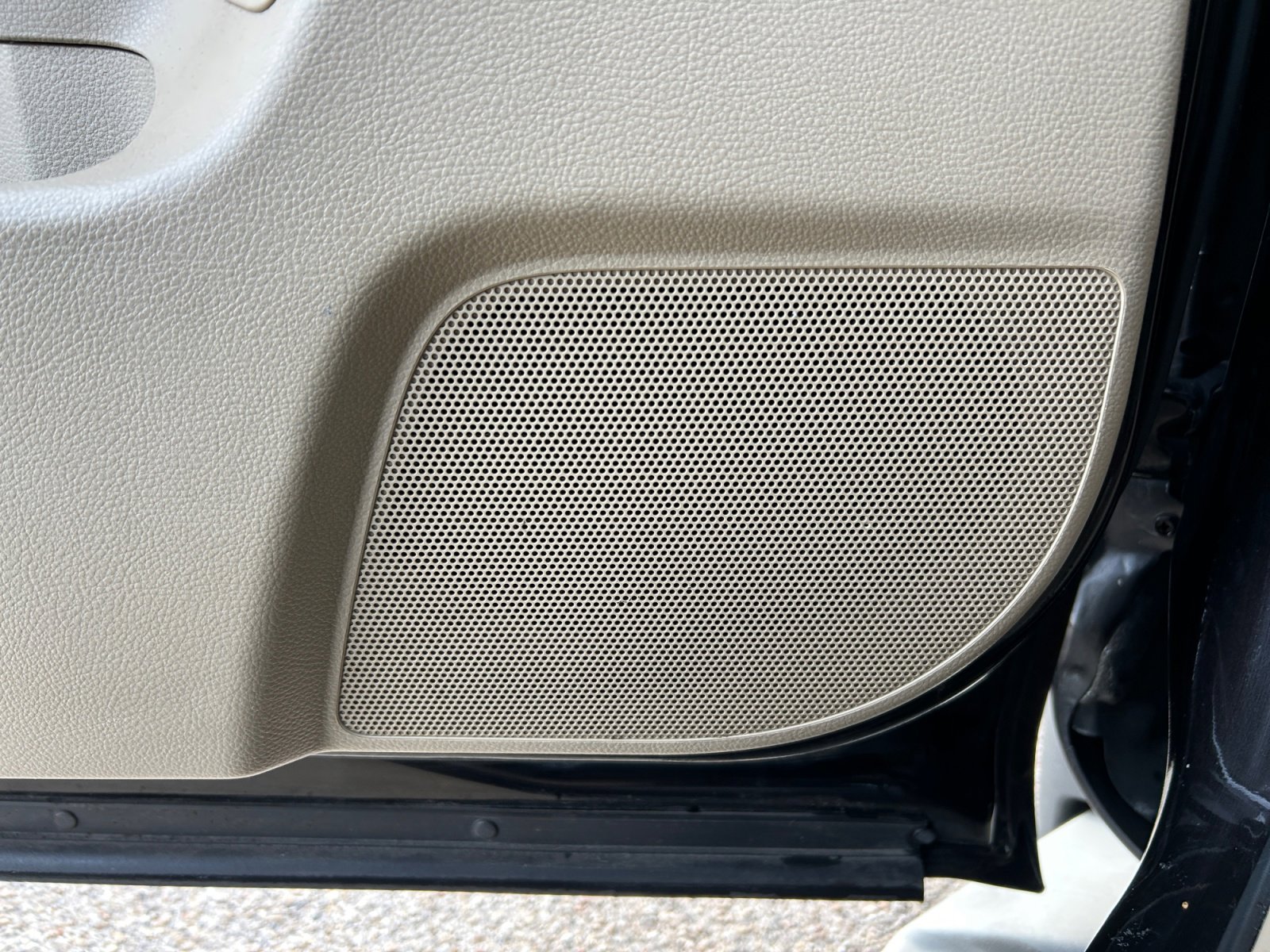 Used 2012 Nissan Armada Platinum image 24