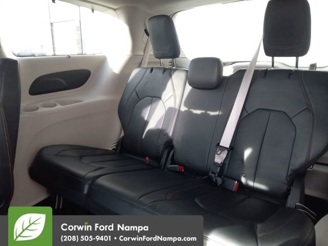 Used 2020 Chrysler Pacifica Touring-L image 26