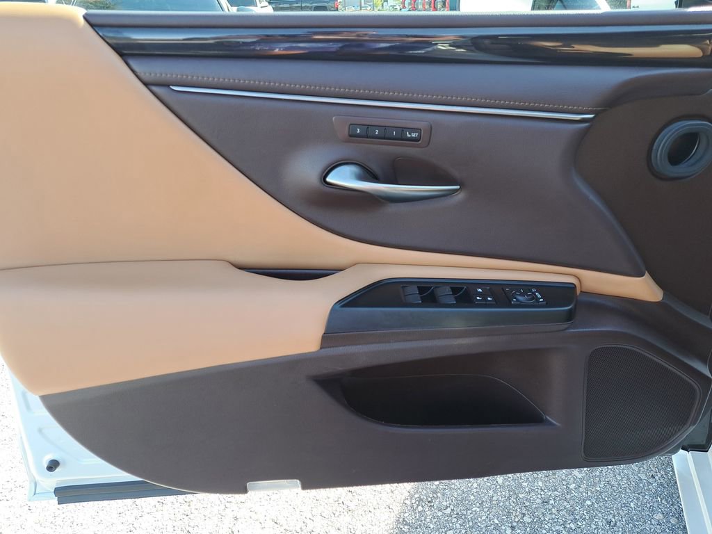 Used 2020 Lexus ES 350 w/ Premium Package image 13