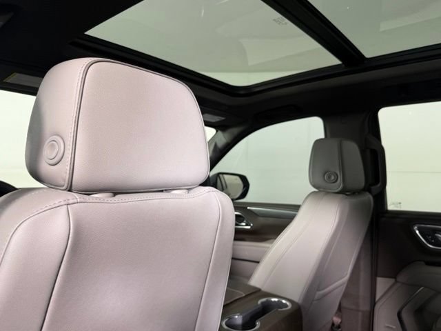 Used 2024 GMC Yukon SLT w/ SLT Luxury Package AWD/4WD image 26