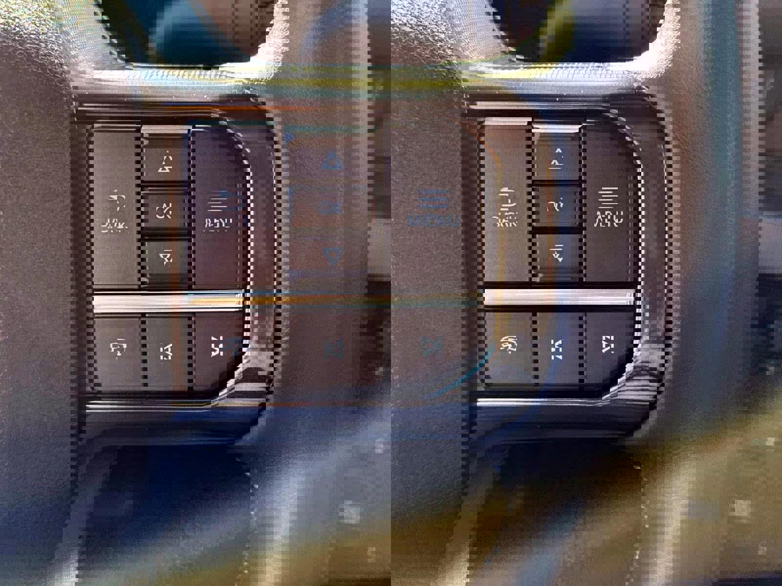 Used 2025 Ford F250 Platinum w/ FX4 Off-Road Package image 29