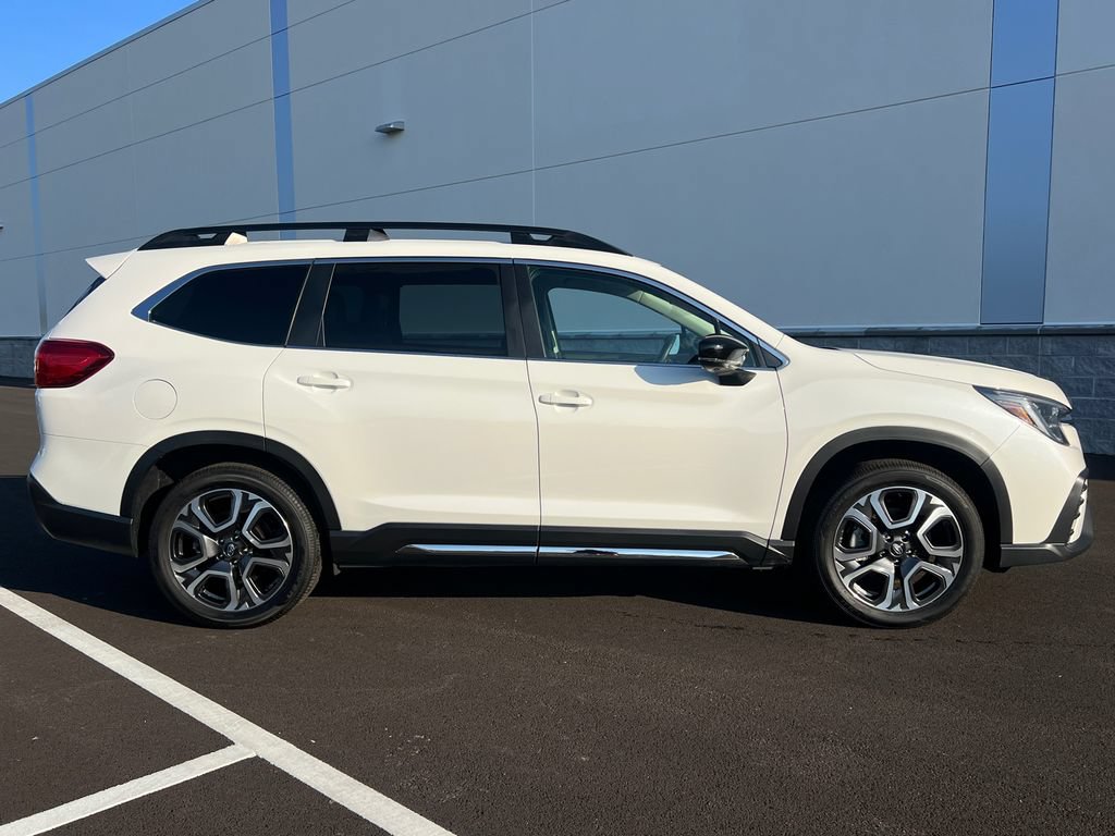 Used 2025 Subaru Ascent Limited AWD/4WD image 9
