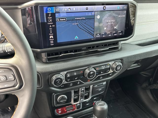 Used 2024 Jeep Gladiator Sport AWD/4WD image 15