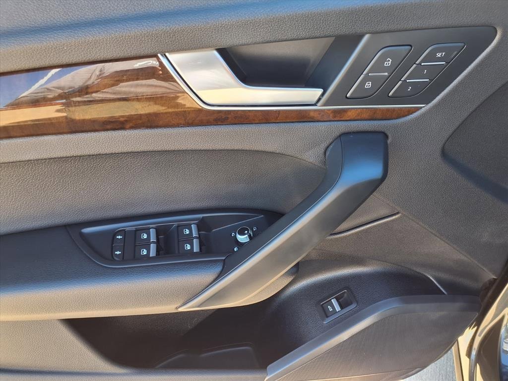 Used 2019 Audi Q5 2.0T Premium w/ Convenience Package image 16
