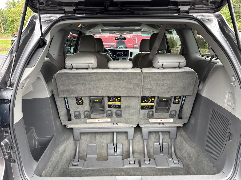 Used 2017 Toyota Sienna XLE Premium AWD/4WD image 30