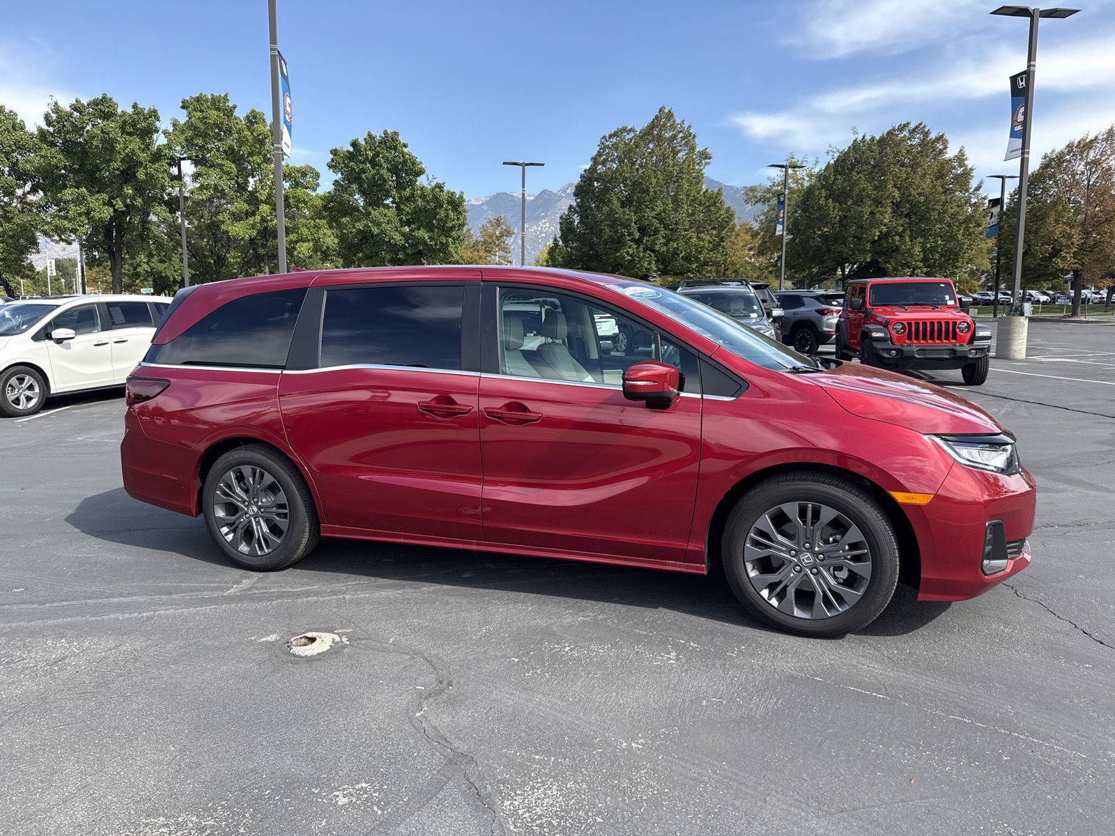 Used 2026 Honda Odyssey Touring image 3