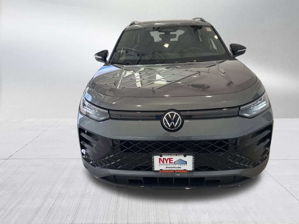 New 2025 Volkswagen Tiguan SE R-Line image 8