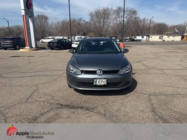 Used 2017 Volkswagen Golf SE image 2