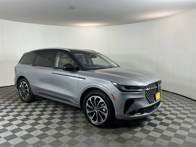 Used 2025 Lincoln Nautilus Reserve AWD/4WD image 3