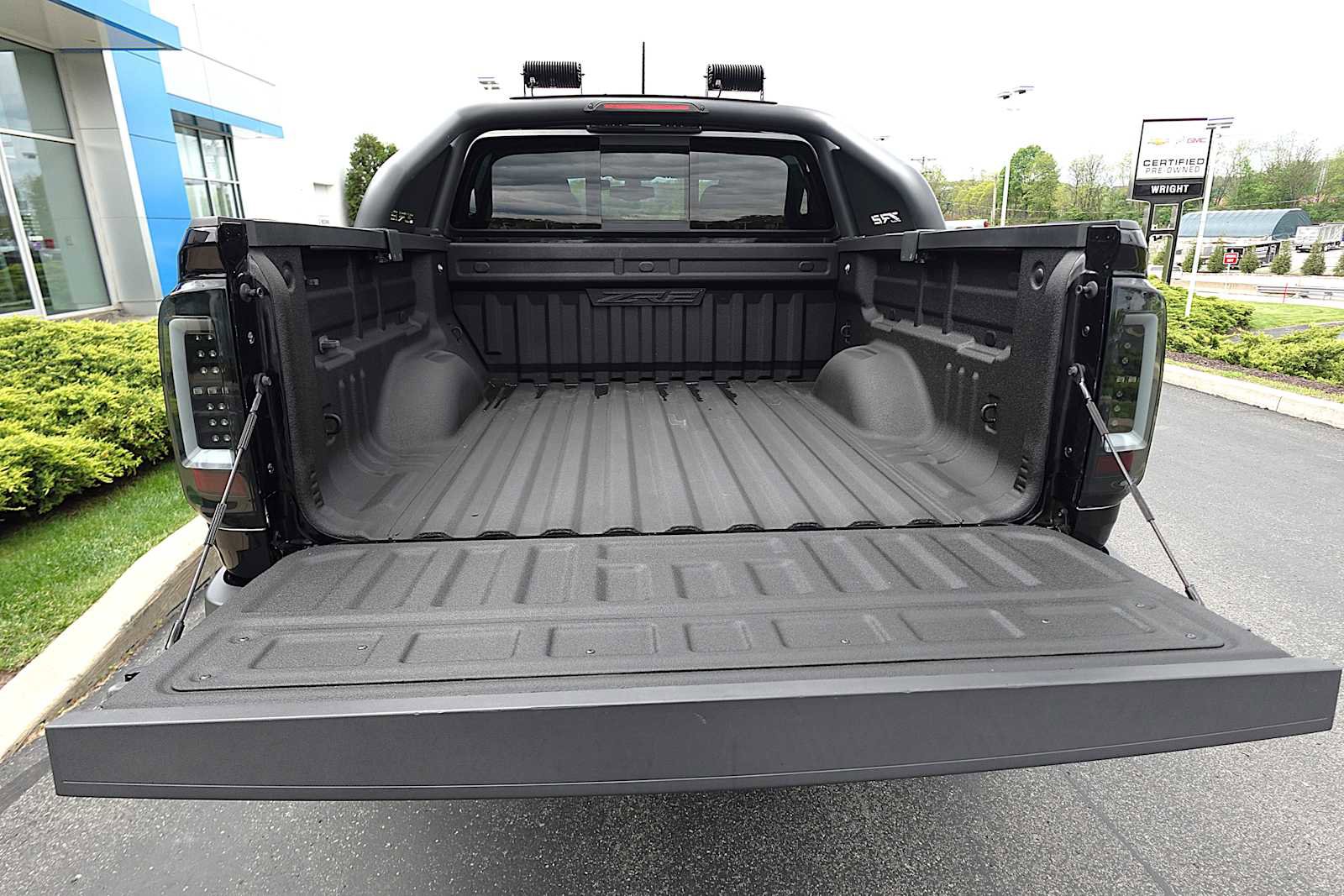 Used 2021 Chevrolet Colorado ZR2 w/ ZR2 Midnight Special Edition AWD/4WD image 6
