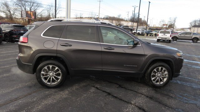 Used 2019 Jeep Cherokee Latitude Plus w/ Comfort/Convenience Group image 9