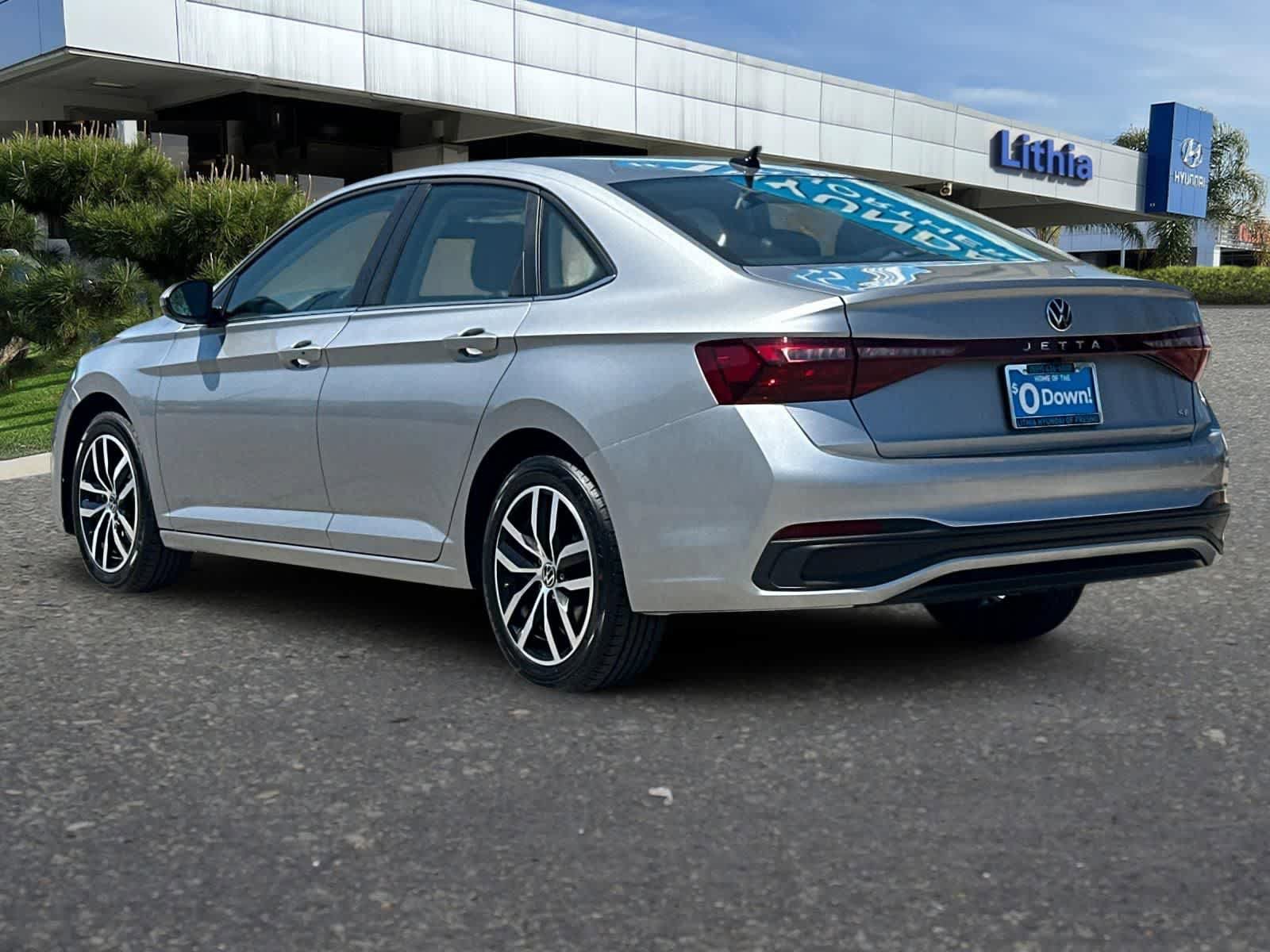 Used 2025 Volkswagen Jetta SE FWD image 7