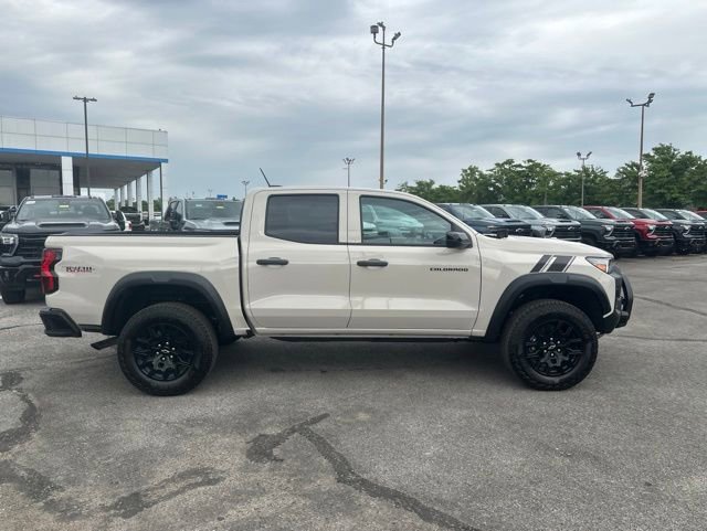 New 2026 Chevrolet Colorado Trail Boss w/ Off-Road Front Bumper Package AWD/4WD image 2