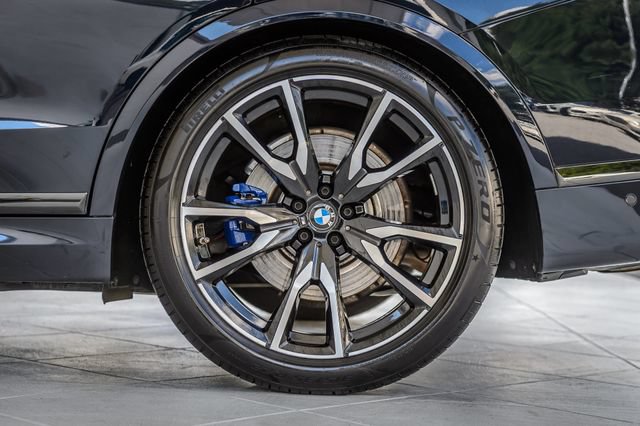 Used 2020 BMW X7 xDrive40i w/ M Sport Package AWD/4WD image 15
