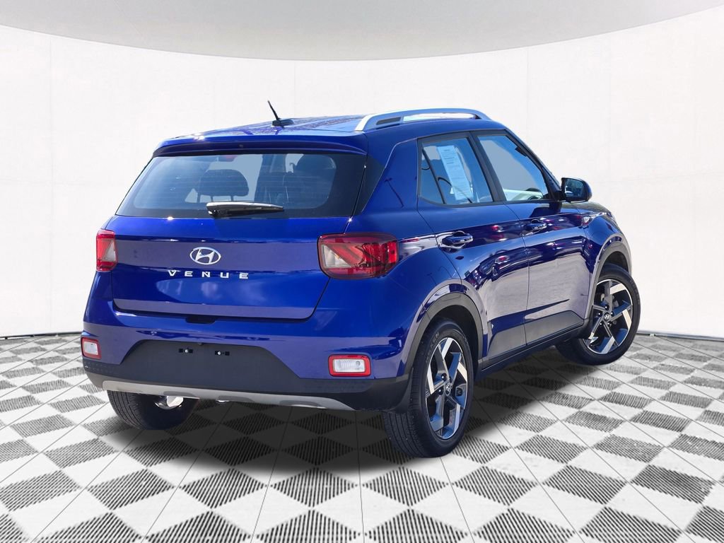 Used 2023 Hyundai Venue Limited image 16