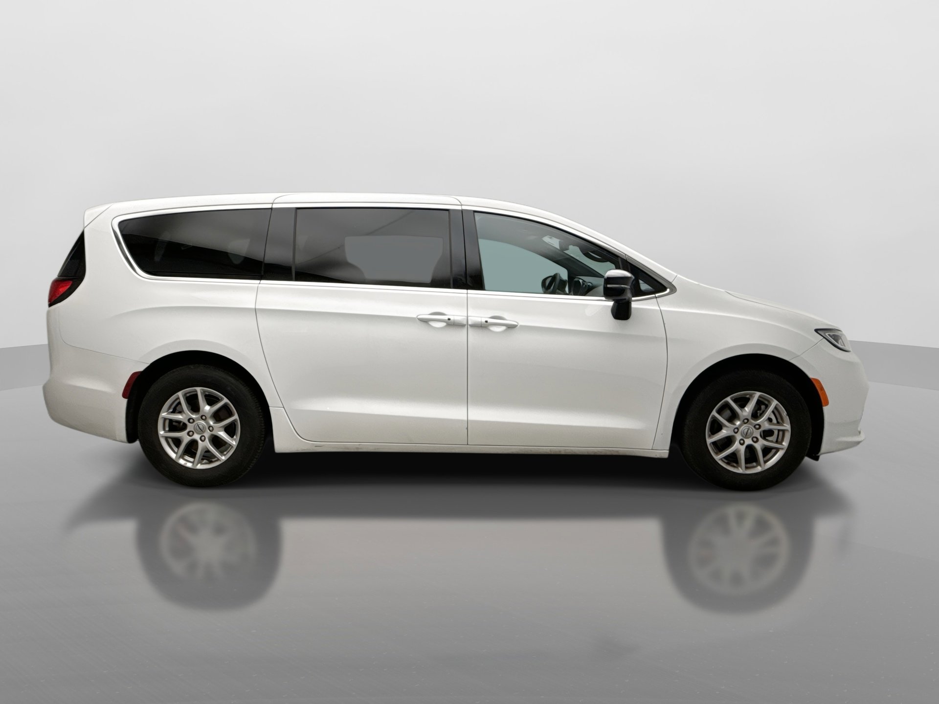 Used 2025 Chrysler Pacifica Select FWD image 6