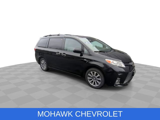 Used 2020 Toyota Sienna XLE image 2