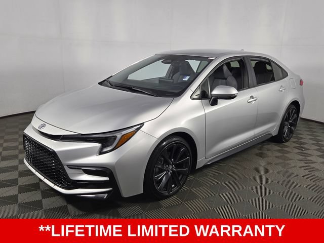 Used 2026 Toyota Corolla SE FWD image 3