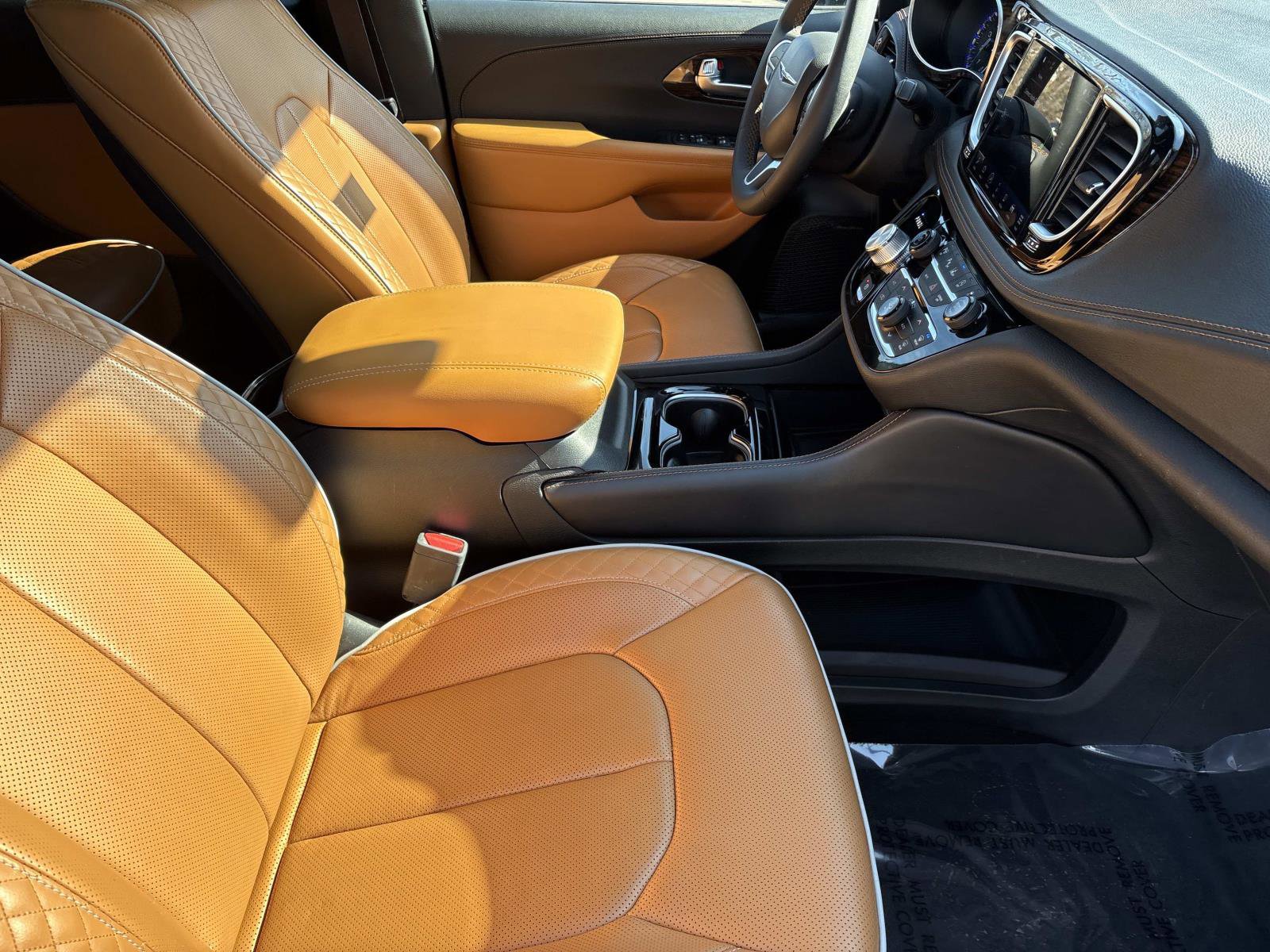 Used 2023 Chrysler Pacifica Pinnacle image 34