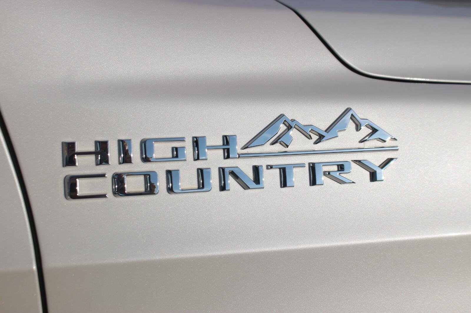 Used 2021 Chevrolet Tahoe High Country w/ Premium Package AWD/4WD image 9