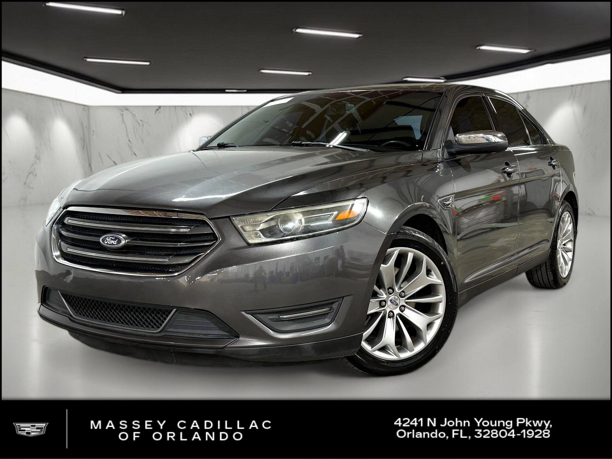 Used 2015 Ford Taurus Limited image 1