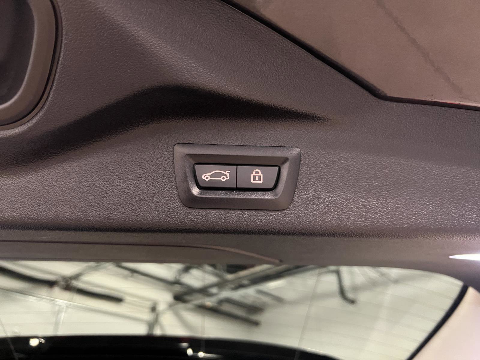 Used 2022 BMW X7 xDrive40i w/ Premium Package image 40